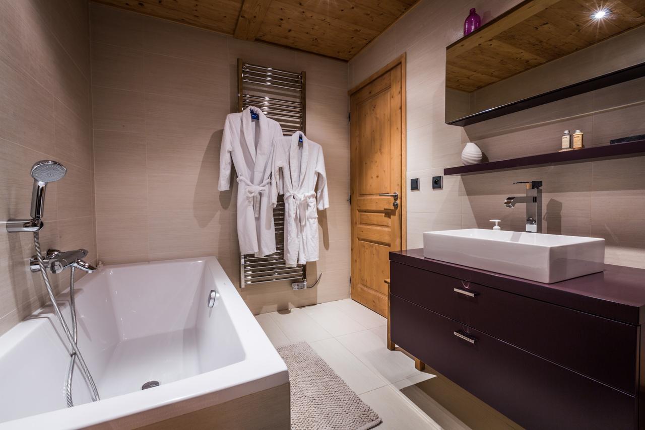 Apartment Au Bon Coin - Luxury Chamonix Hidden Haven, Mont Blanc View, Hot Tub And Garden Kültér fotó