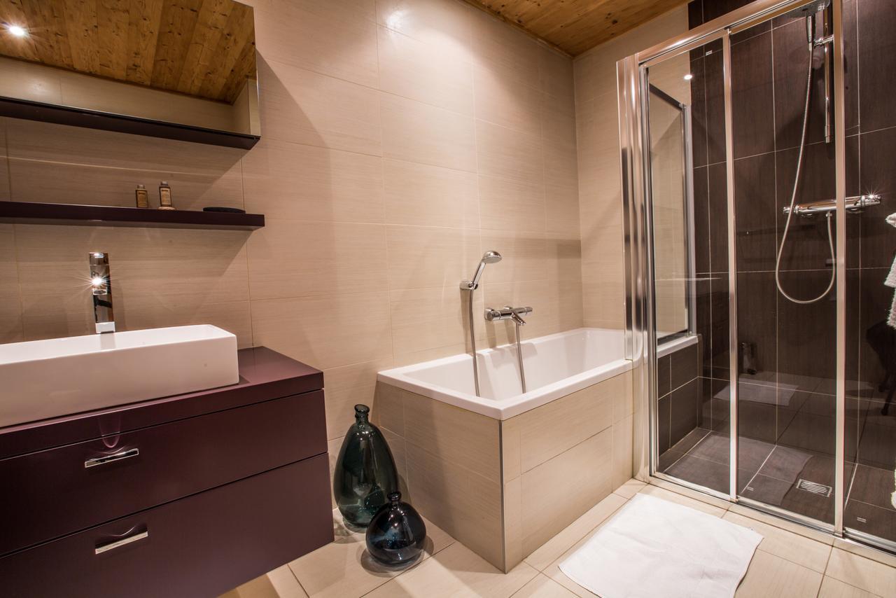 Apartment Au Bon Coin - Luxury Chamonix Hidden Haven, Mont Blanc View, Hot Tub And Garden Kültér fotó