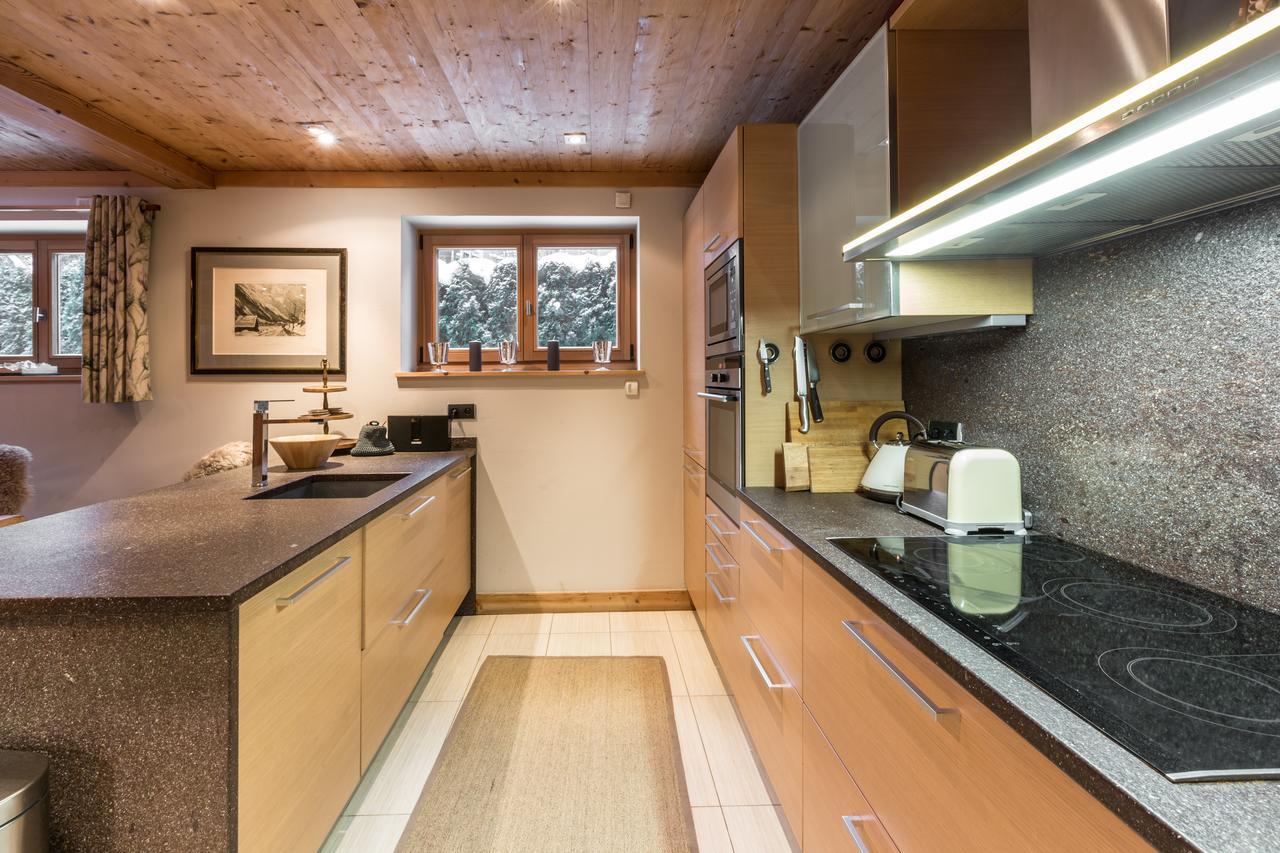 Apartment Au Bon Coin - Luxury Chamonix Hidden Haven, Mont Blanc View, Hot Tub And Garden Kültér fotó