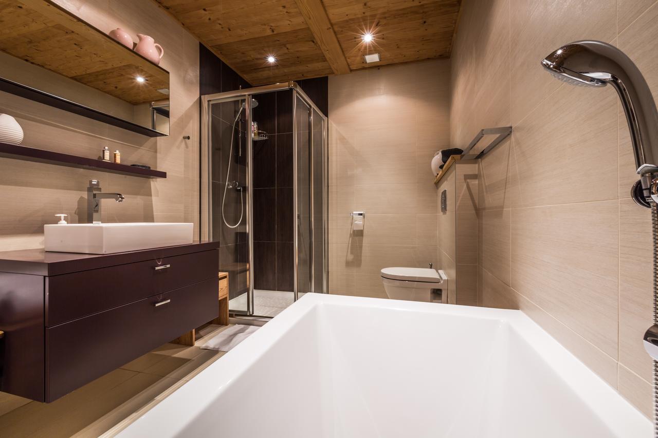 Apartment Au Bon Coin - Luxury Chamonix Hidden Haven, Mont Blanc View, Hot Tub And Garden Kültér fotó